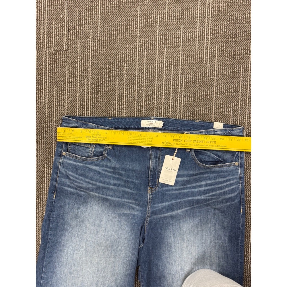Torrid Denim First At Fit Wide Leg Crop Jeans Medium Wash Size 24 NWT 12666814 - Picture 2 of 8